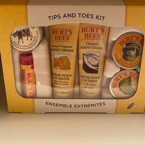 NWOT Burts Bees Tips and Toes Kit